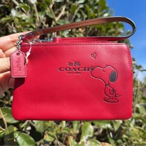 NWOT COACH X PEANUTS CORNER ZIP WRISTLET IN CALF LEATHER F65193
